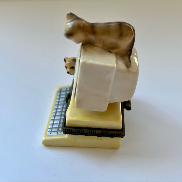 Adorable, vintage ceramic pill or trinket “cats on a computer” - Picture 2 of 7